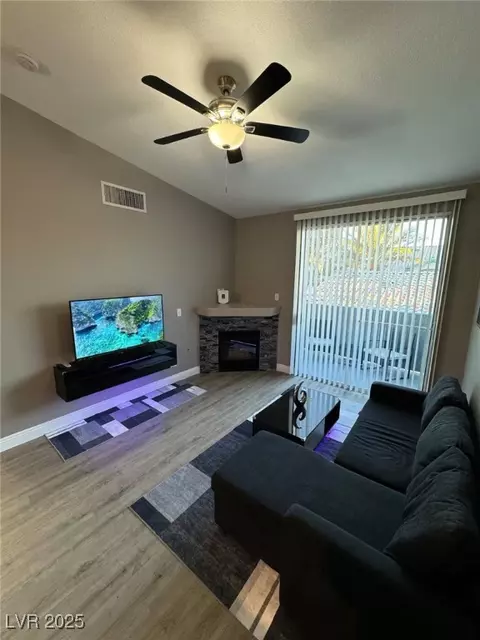 4960 Harrison Dr #207, Las Vegas, NV 89120