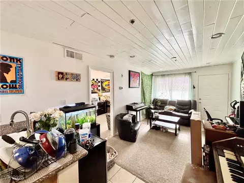 1381 E University Ave #102, Las Vegas, NV 89119
