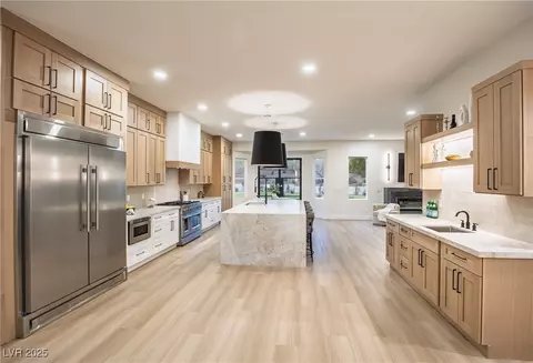 821 Star Pine Dr, Las Vegas, NV 89144