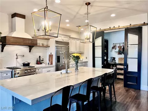 220 Palmetto Pointe Dr, Henderson, NV 89012