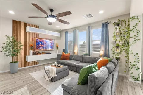 8973 Vista Pines St, Las Vegas, NV 89178