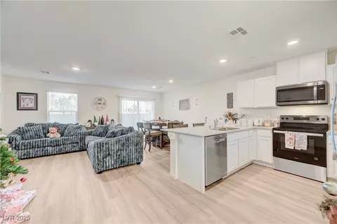 2570 Petunia Garden Ave, North Las Vegas, NV 89081