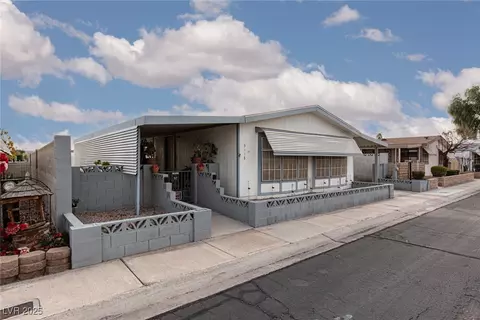 3118 La Barca Ln, Las Vegas, NV 89122