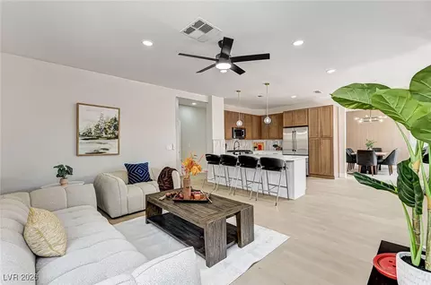 1001 Padre Island St, Las Vegas, NV 89128