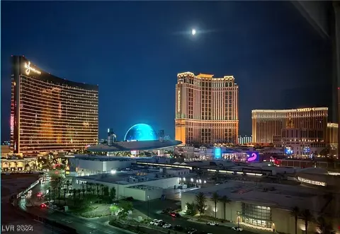 2000 N Fashion Show Dr #2203, Las Vegas, NV 89109