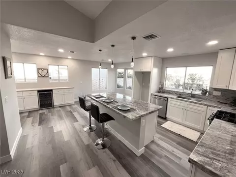 2836 Bluff Point Dr, Las Vegas, NV 89134