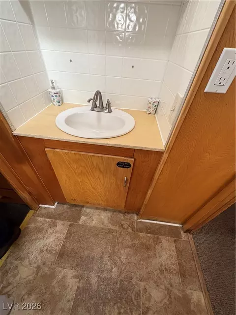 Bath - 1260 S Baker Ave, Other, NV 89311 photo 2 of 3