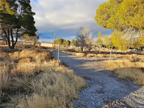 2710 Thousandaire Blvd, Pahrump, NV 89048