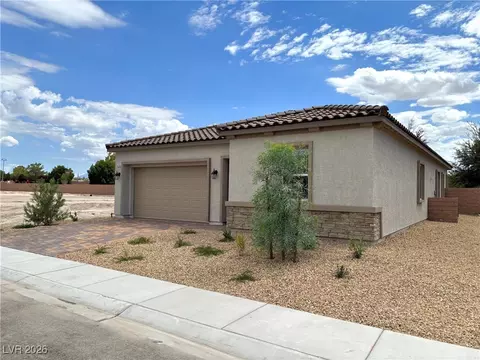 5715 E Victoria Falls Dr, Pahrump, NV 89061