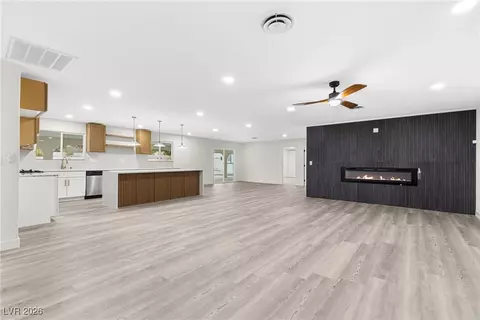 271 E Middleton Dr, Henderson, NV 89015