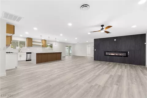271 E Middleton Dr, Henderson, NV 89015