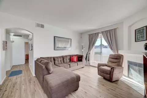 1300 S Arlington St #132, Las Vegas, NV 89104