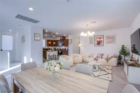7378 Crown Landing St, Las Vegas, NV 89113