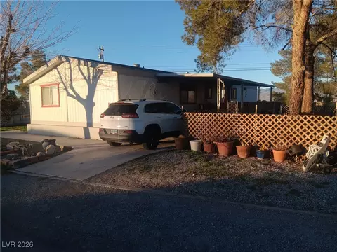 180 W Comstock Cir, Pahrump, NV 89048