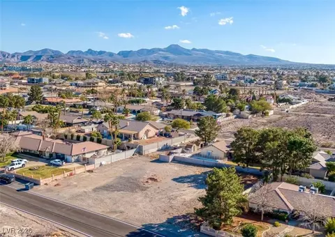 2924 Belmont Dr, Henderson, NV 89074