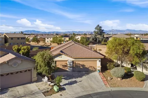 3895 Squirrel St, Las Vegas, NV 89122