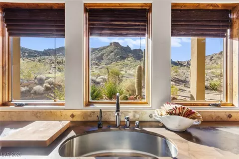 Kitchen - 26425 Park St, Nelson, NV 89005 photo 7 of 10