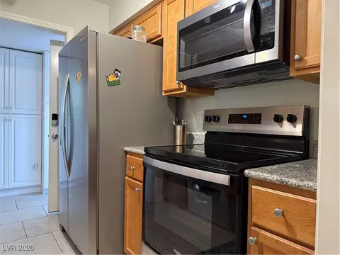 737 Oakmont Ave #1202, Las Vegas, NV 89109