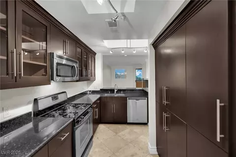 220 E Flamingo Rd #412, Las Vegas, NV 89169