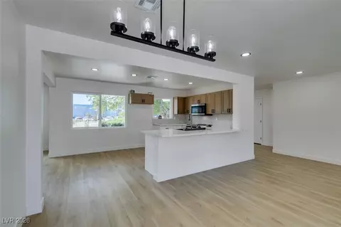 1041 E St Louis Ave, Las Vegas, NV 89104