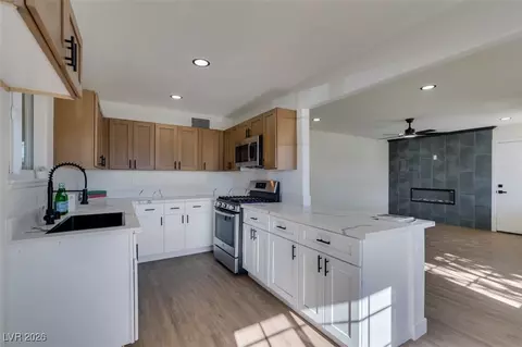5128 Mountain View Dr, Las Vegas, NV 89146