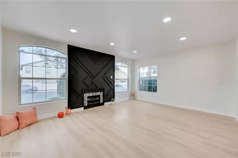 8457 Blazing Sun Ave, Las Vegas, NV 89129