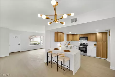 3376 Knollwood Ct, Las Vegas, NV 89121