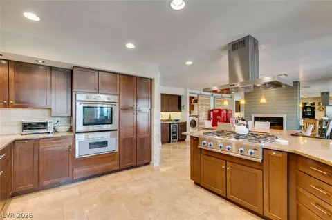 341 Simon Bolivar Dr, Henderson, NV 89014