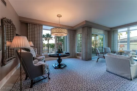 1 Hughes Center Dr #304, Las Vegas, NV 89169