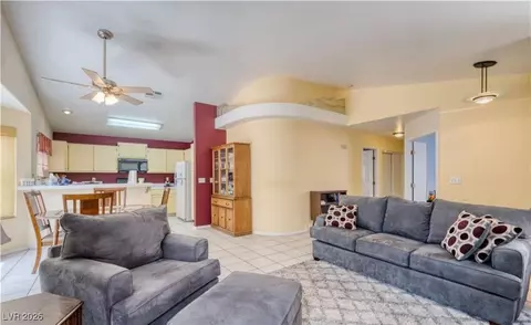 8013 Tribal Cir, Las Vegas, NV 89145