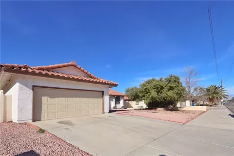 208 Roland Wiley Rd, Las Vegas, NV 89145