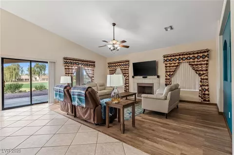 Living - 1418 Palm Dr, Laughlin, NV 89029 photo 1 of 4