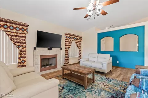Living - 1418 Palm Dr, Laughlin, NV 89029 photo 3 of 4