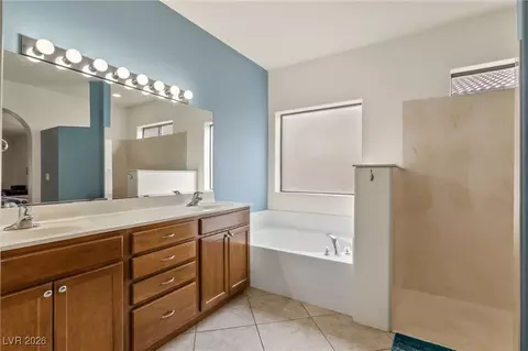 Bath - 1418 Palm Dr, Laughlin, NV 89029 photo 1 of 4