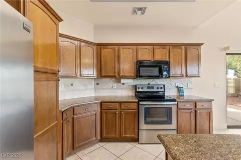 Kitchen - 1418 Palm Dr, Laughlin, NV 89029 photo 5 of 6