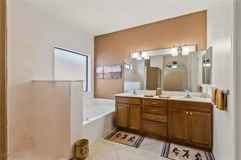 Bath - 1418 Palm Dr, Laughlin, NV 89029 photo 3 of 4