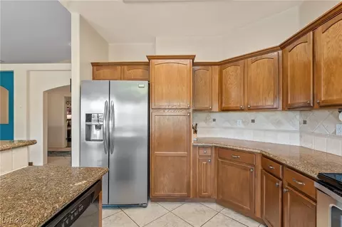 Kitchen - 1418 Palm Dr, Laughlin, NV 89029 photo 3 of 6