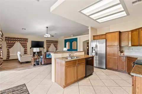 Kitchen - 1418 Palm Dr, Laughlin, NV 89029 photo 4 of 6