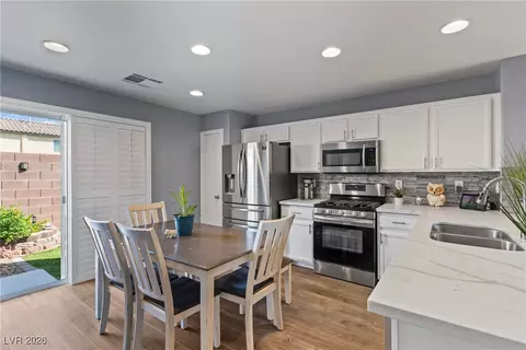 10400 Coyote Cub Ave, Las Vegas, NV 89129