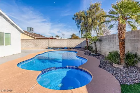 6013 Santa Catalina Ave, Las Vegas, NV 89108