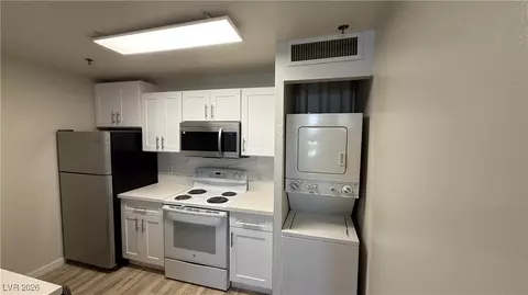 1381 E University Ave #311, Las Vegas, NV 89119
