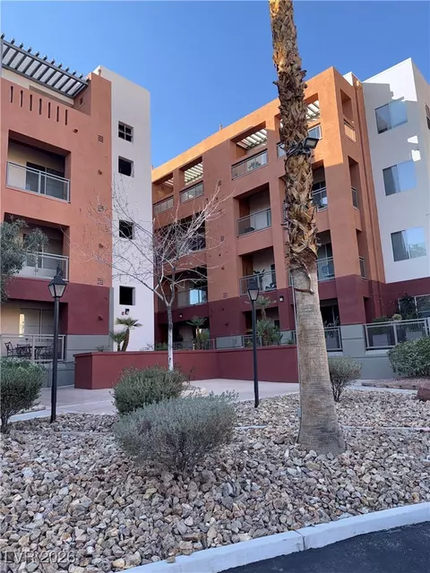 39 E Agate Ave #304, Las Vegas, NV 89123