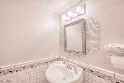 Bath - 3095 Quantana Way, Laughlin, NV 89029 photo 1 of 10