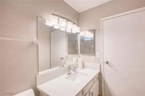 Bath - 3095 Quantana Way, Laughlin, NV 89029 photo 8 of 10