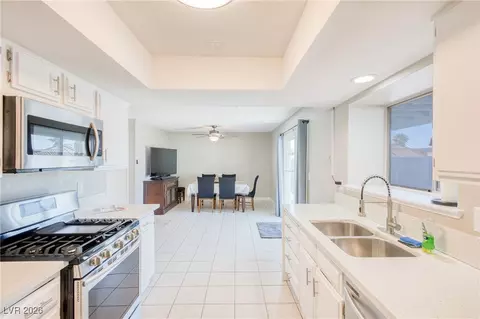 Kitchen - 3095 Quantana Way, Laughlin, NV 89029 photo 2 of 4