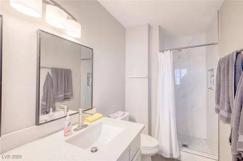 Bath - 3095 Quantana Way, Laughlin, NV 89029 photo 5 of 10