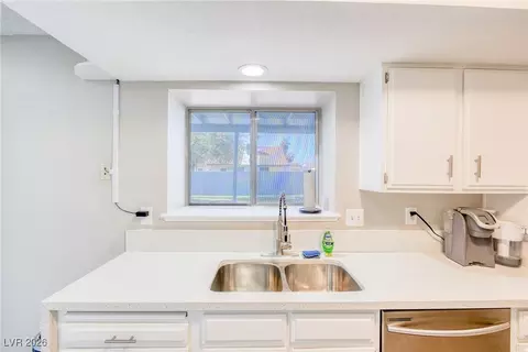 Kitchen - 3095 Quantana Way, Laughlin, NV 89029 photo 3 of 4