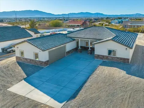 2140 Iroquois Ave, Pahrump, NV 89048