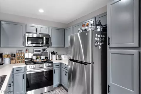 6674 Churnet Valley Ave, Las Vegas, NV 89139