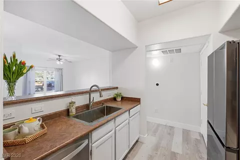 7255 W Sunset Rd #1050, Las Vegas, NV 89113